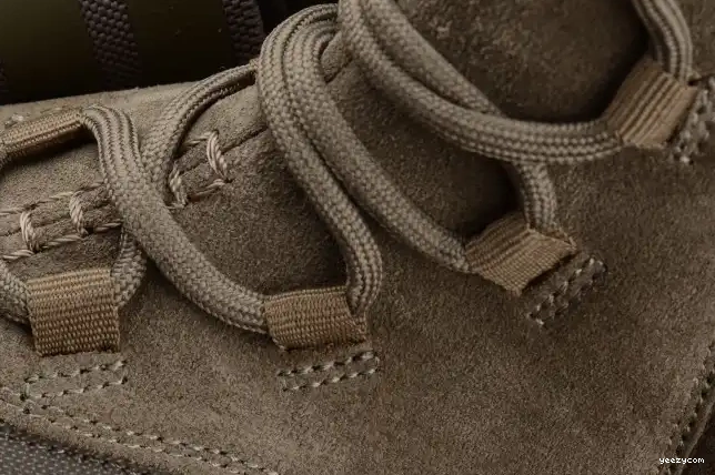adidas Yeezy Boost Light Brown 750 BY2456 0526